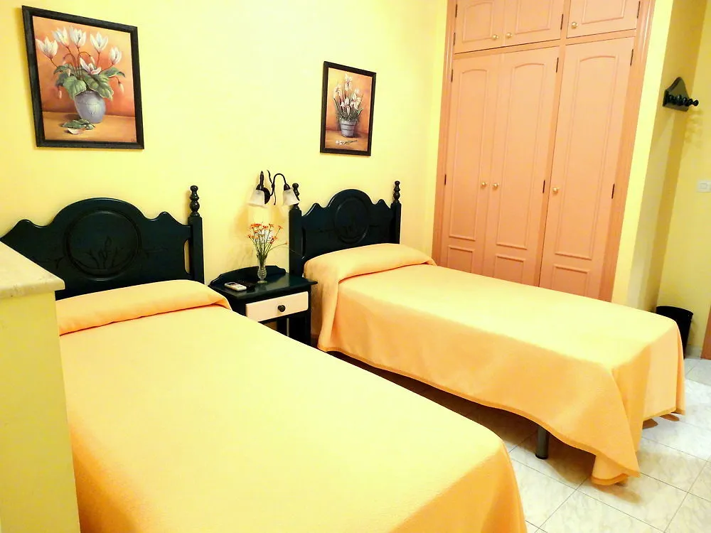 Apartamentos Turisticos La Fonda 두르칼